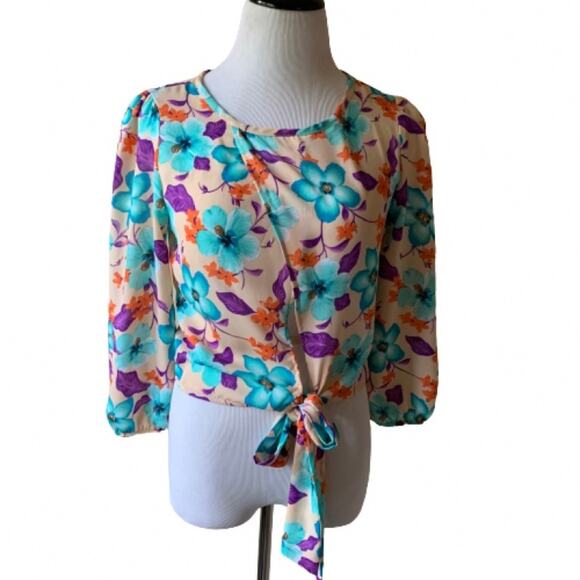 NWOT H.I.P floral wrap 3/4 sleeve blouse.  Size S. - Picture 3 of 8